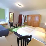 מלון Smart-inn 3*
